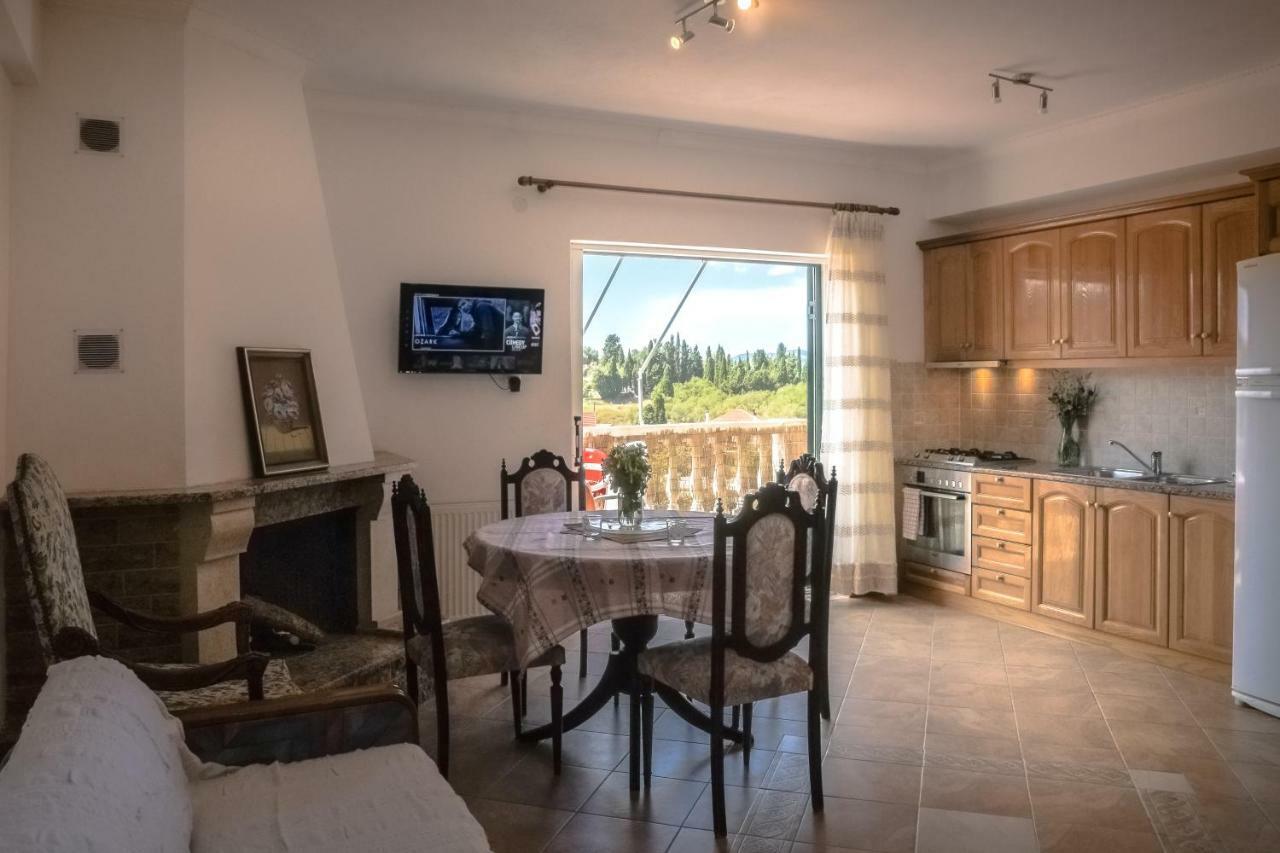 Apartmán Modern Flat With Beautiful Views In South Of Corfu Lefkímmi Exteriér fotografie